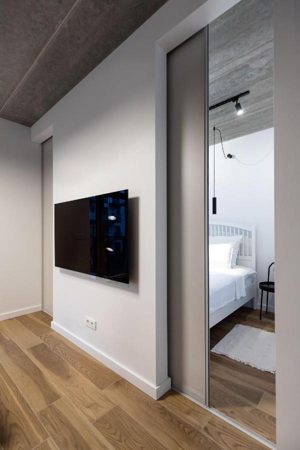 City Center Sanctuary Modern Business-Class Studio With Free Parking In The Heart Of วิลนีอุส ภายนอก รูปภาพ