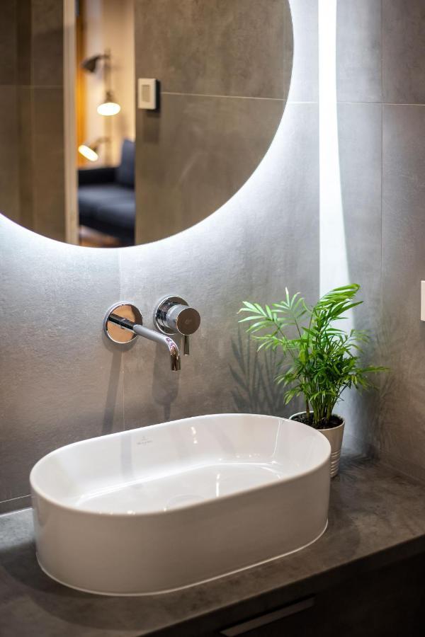 City Center Sanctuary Modern Business-Class Studio With Free Parking In The Heart Of วิลนีอุส ภายนอก รูปภาพ